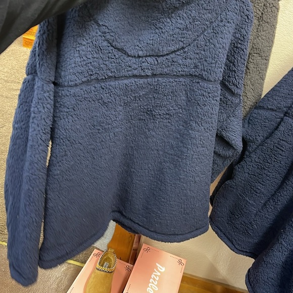 New Sherpa Jacket/Pullover - Picture 3 of 3